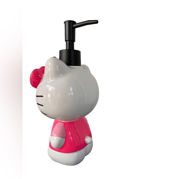 New Hello Kitty 3D Pump Dispenser - White and Pink - Picture 5 of 11